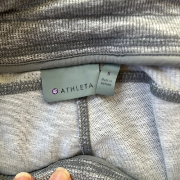 ATHLETA cropped sweatpants, Size Small - Picture 3 of 5